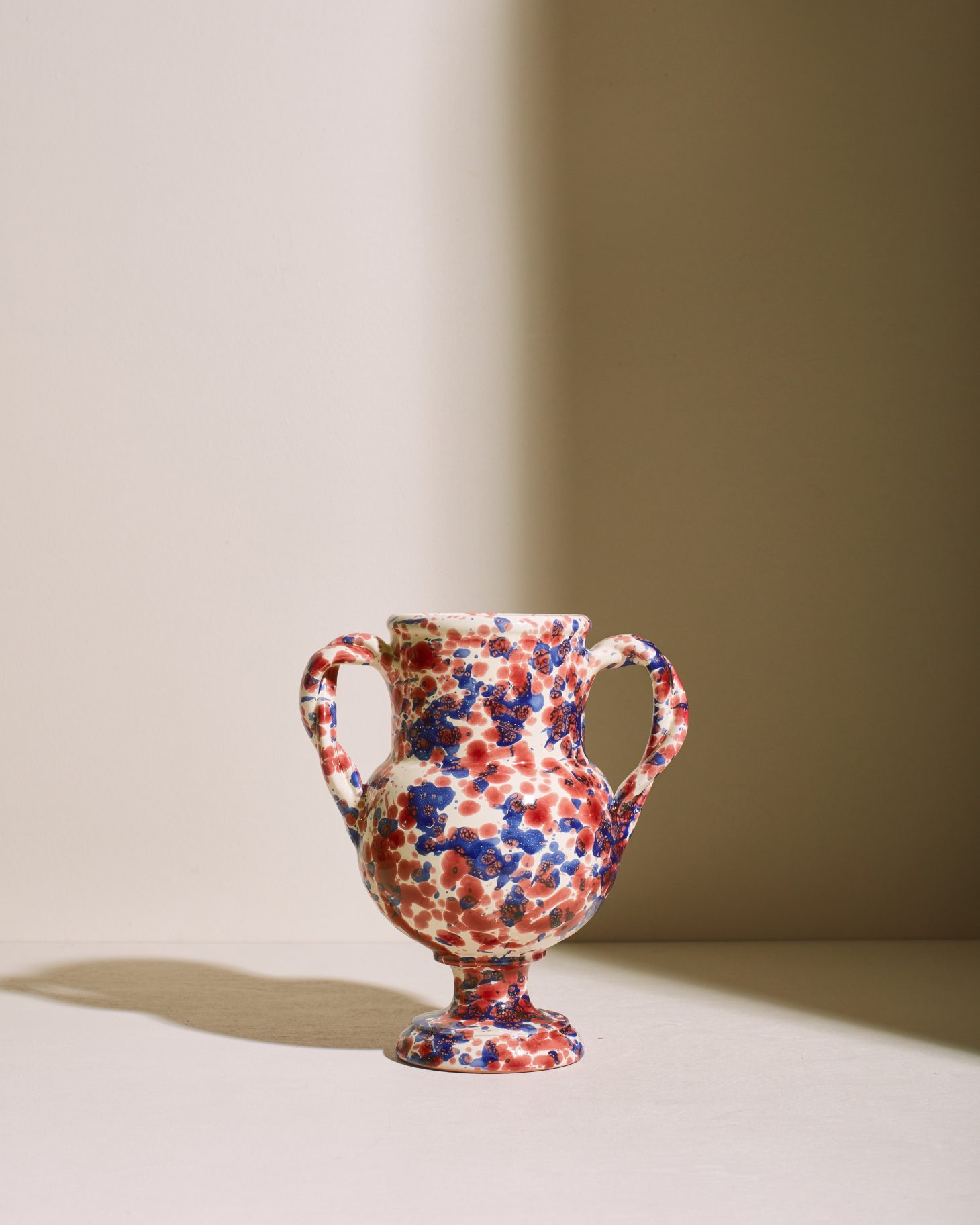 dzban tradycyjny ceramiczny czerwono niebieski