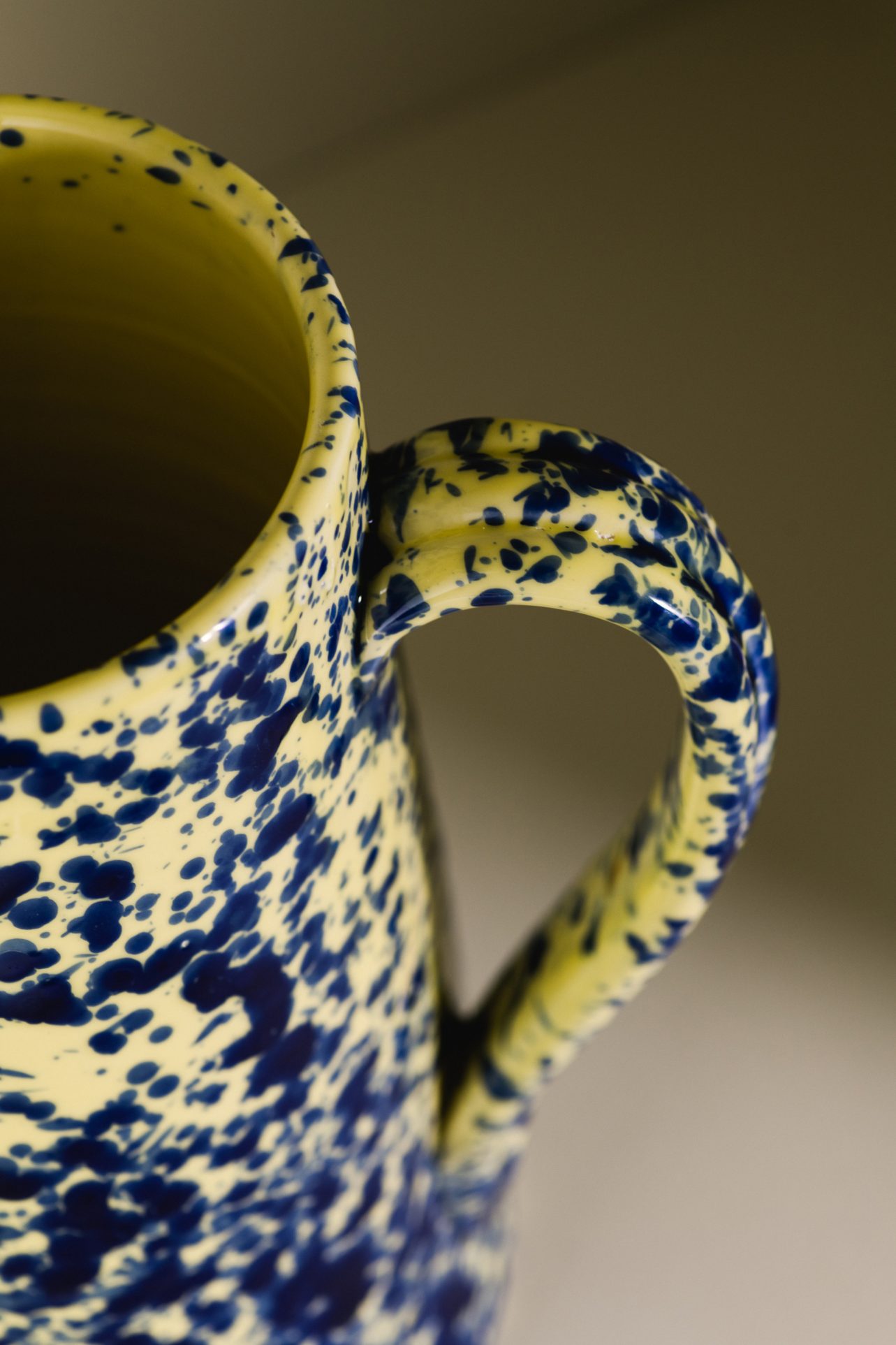 dzbanek tradycyjny niebieski ceramiczny