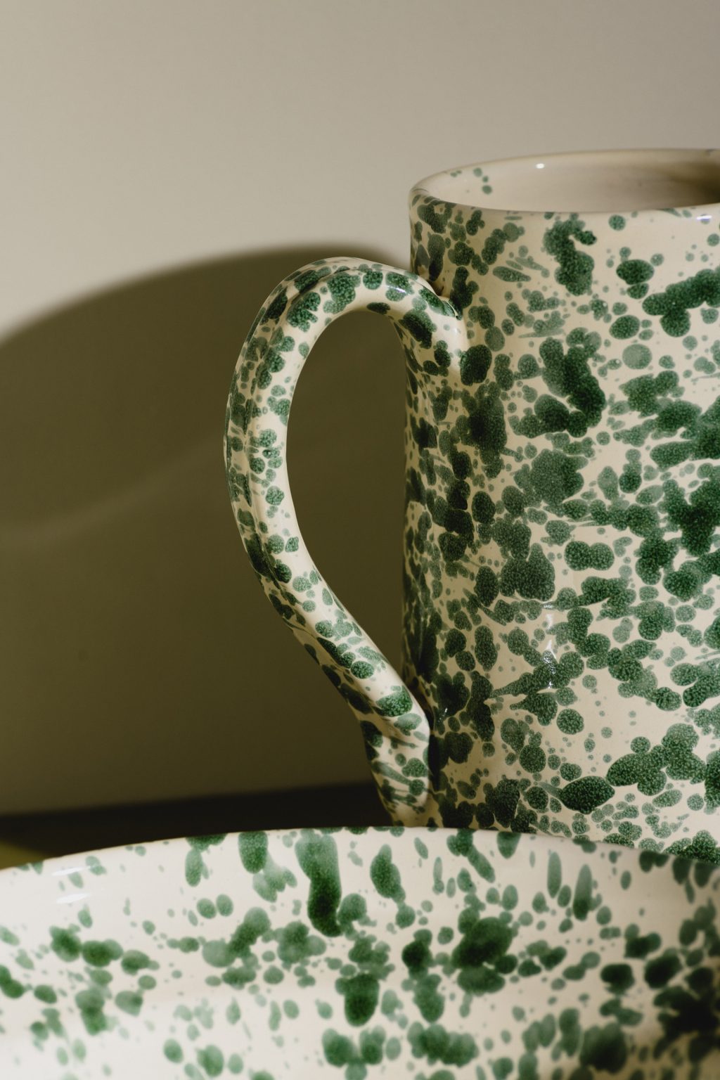 dzbanek tradycyjny nakrapiany ceramiczny zielony
