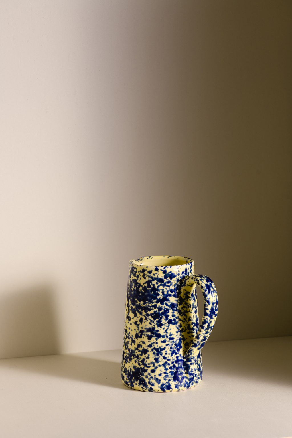 dzbanek mały nakrapiany ceramiczny niebieski