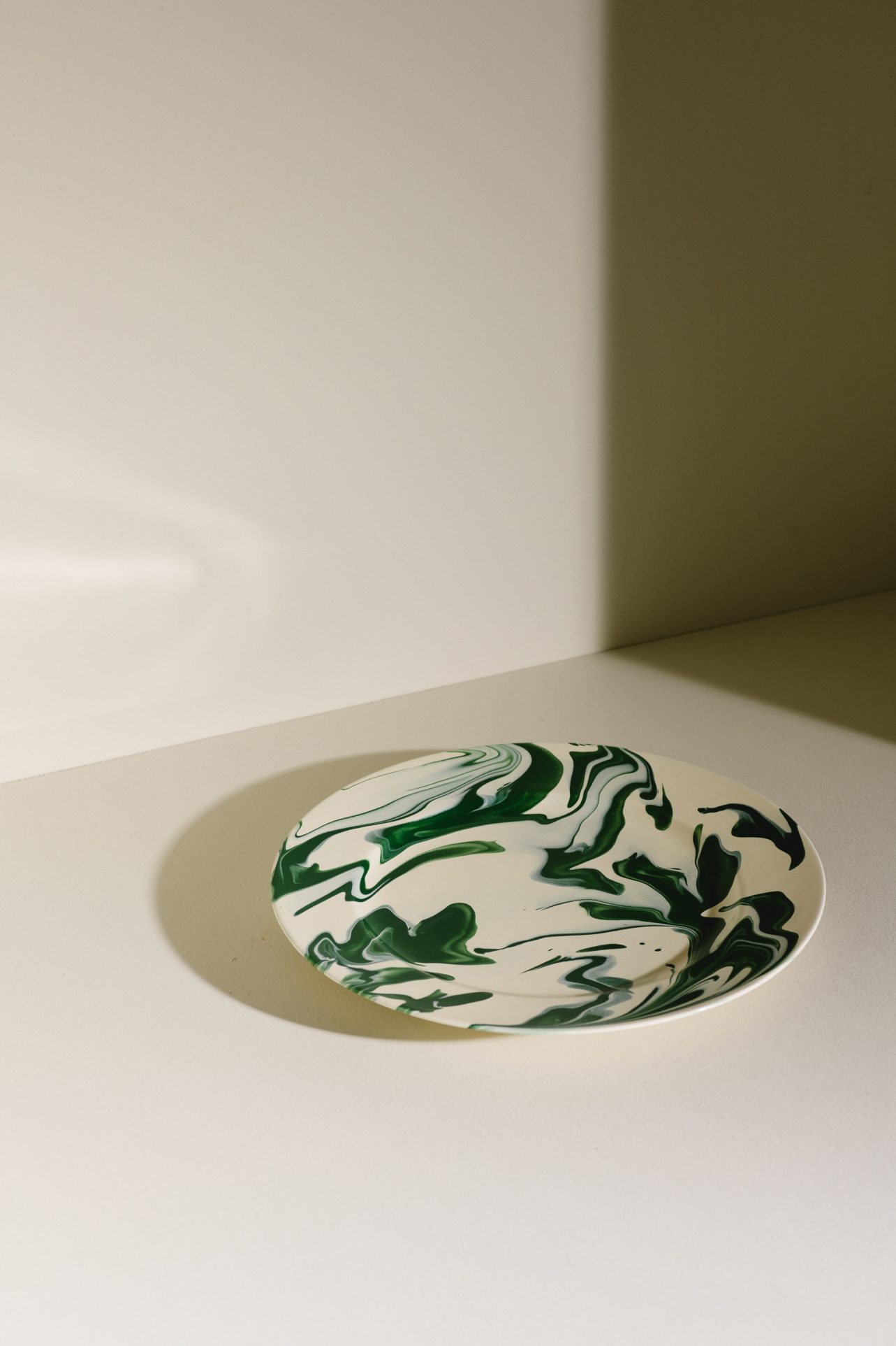 talerz marmurkowy porcelanowy zielony