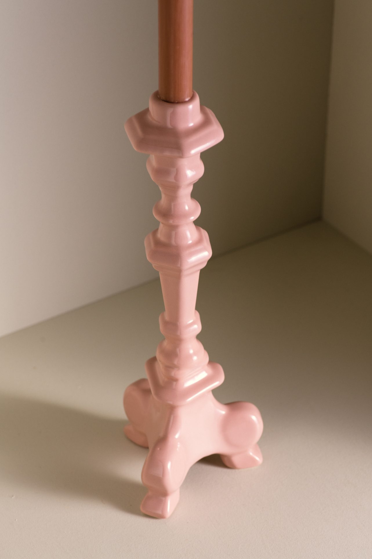 świecznik ceramiczny różowy