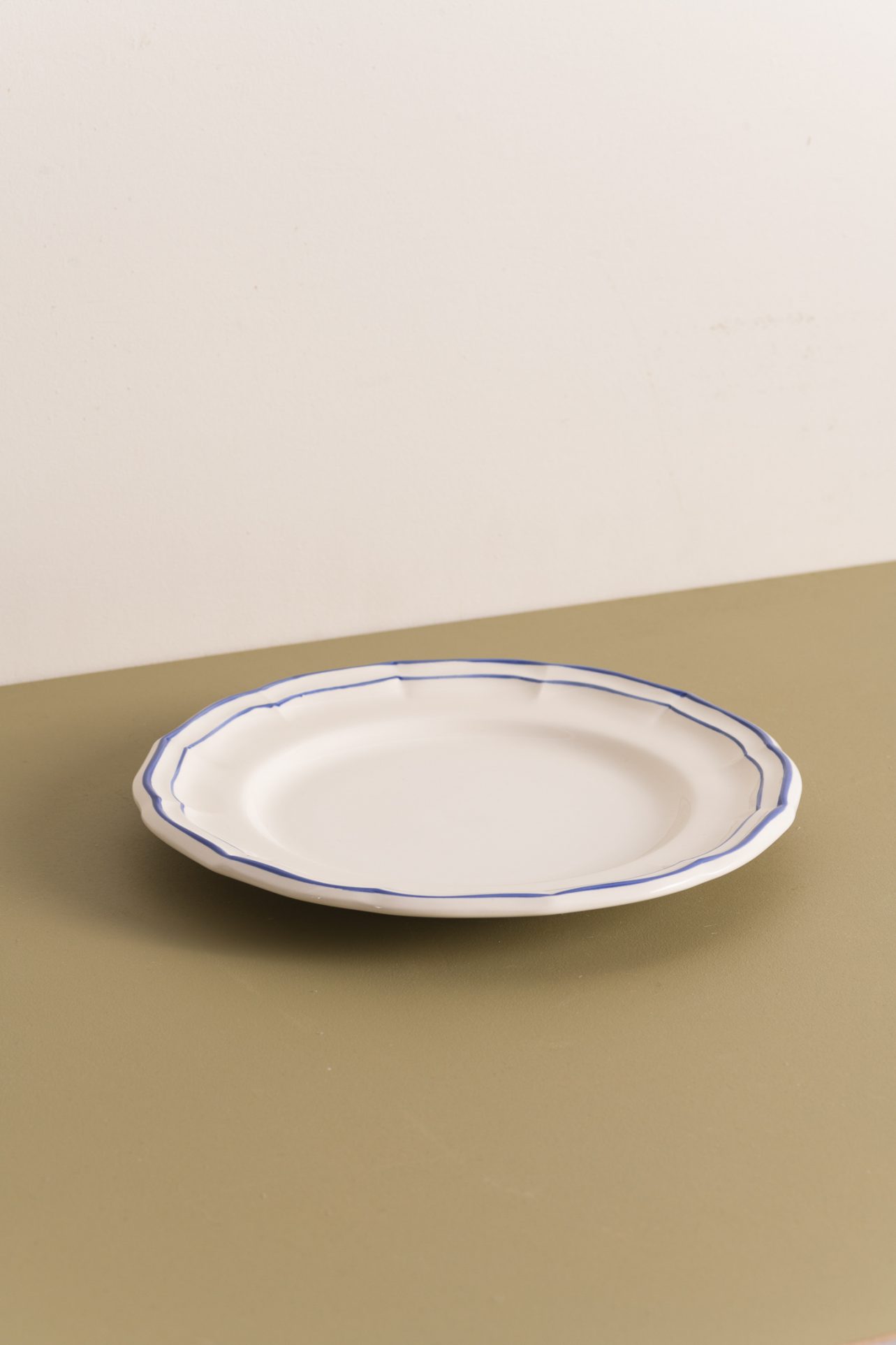 zestaw talerzy porcelanowych