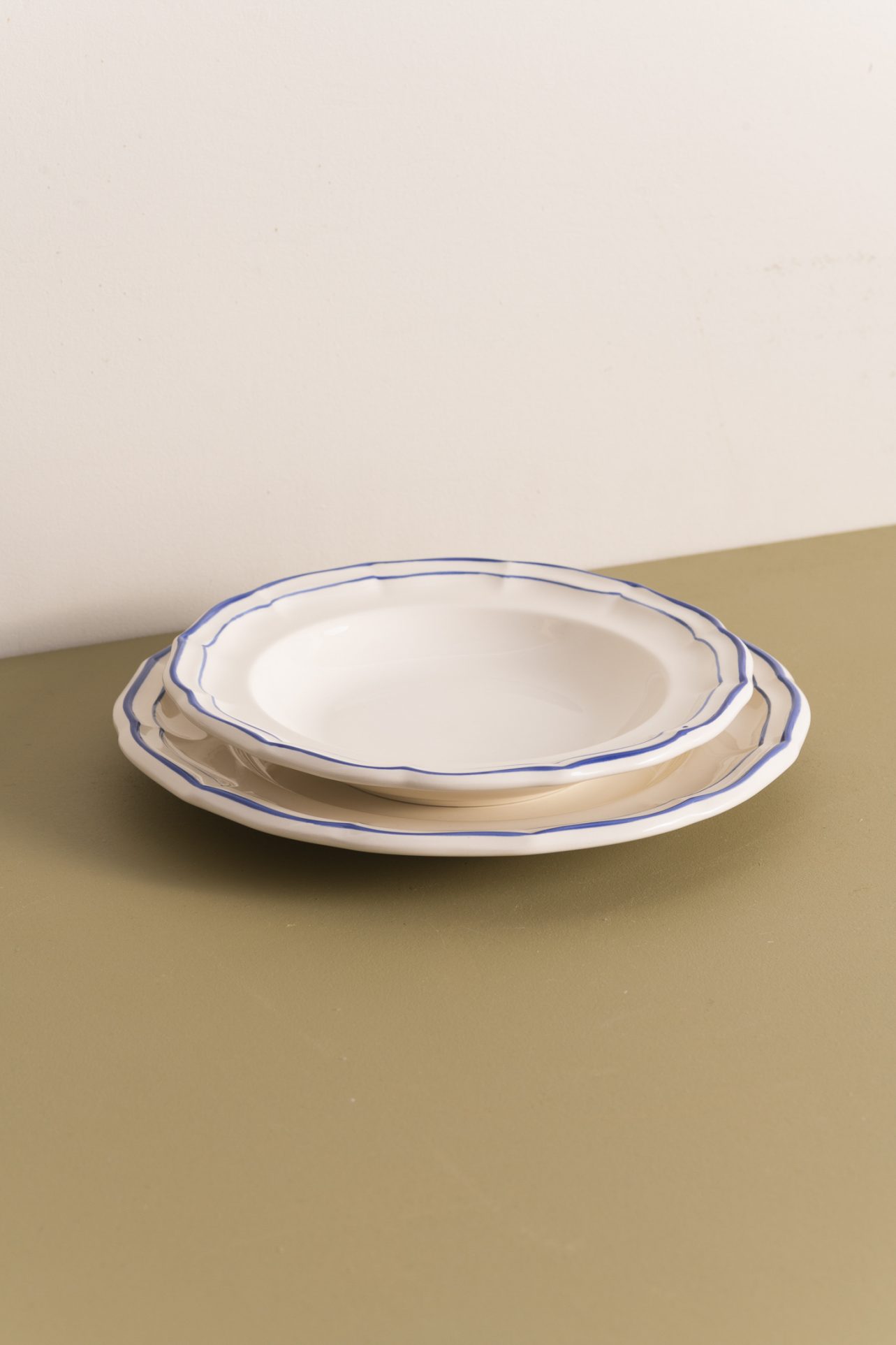 zestaw talerzy porcelanowych